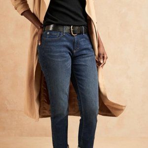 Banana Republic Factory Girlfriend Jean, relaxed fit, cropped size 10/30